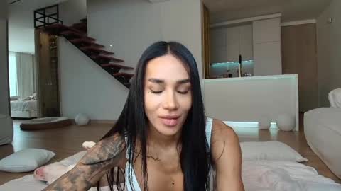 Laura Saenz  Geminis online show from 05.17.26