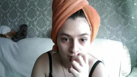 Snapshot of sweetliaison chatting on 10.30.25 sweetliaison online show from 10.30.25