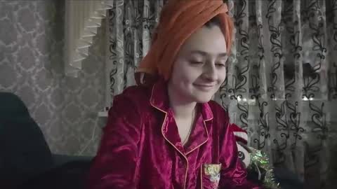 Snapshot of sweetliaison chatting on 12.18.25 sweetliaison online show from 12.18.25