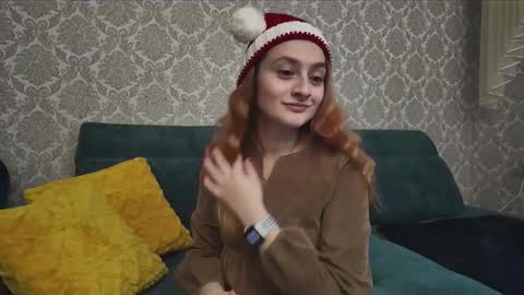 Snapshot of sweetliaison chatting on 12.19.25 sweetliaison online show from 12.19.25