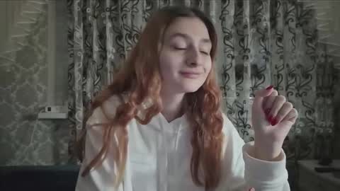 Snapshot of sweetliaison chatting on 12.20.25 sweetliaison online show from 12.20.25