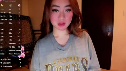 Snapshot of sweetlovepinay04 chatting on 06.17.26 Zoe online show from 06.17.26