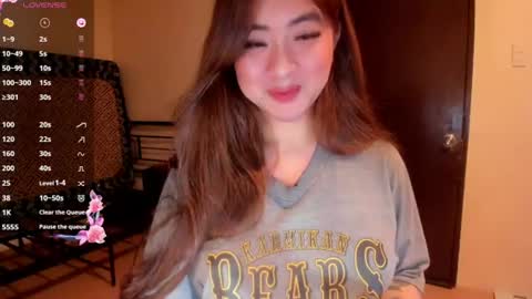 Snapshot of sweetlovepinay04 chatting on 06.20.26 Zoe online show from 06.20.26