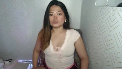 Snapshot of sweetlover_nicole chatting on 05.18.26 NICOLE online show from 05.18.26