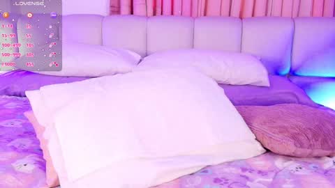 Snapshot of sweetmoon13 chatting on 09.12.25 LUNA online show from 09.12.25