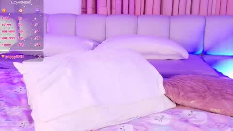 Snapshot of sweetmoon13 chatting on 09.16.25 LUNA online show from 09.16.25