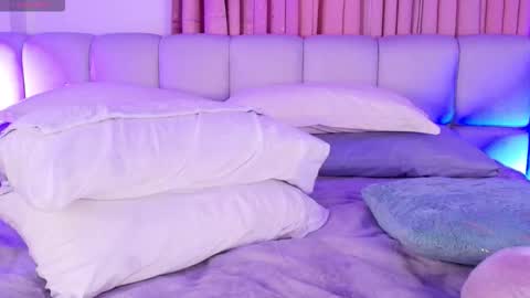 Snapshot of sweetmoon13 chatting on 10.17.25 LUNA online show from 10.17.25