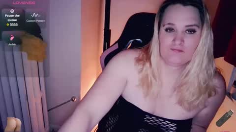 Snapshot of sweetmorgan90 chatting on 05.04.26 SweetMorgan online show from 05.04.26