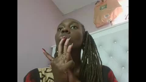 Snapshot of sweetnovah chatting on 05.15.26 Novah girlie online show from 05.15.26