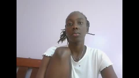 Snapshot of sweetnovah chatting on 05.16.26 Novah girlie online show from 05.16.26