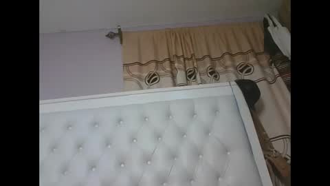 Snapshot of sweetnovah chatting on 05.19.26 Novah girlie online show from 05.19.26