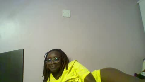 Snapshot of sweetnovah chatting on 05.27.26 Novah girlie online show from 05.27.26