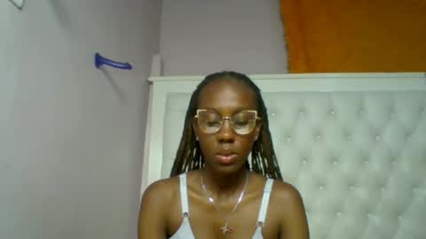 Snapshot of sweetnovah chatting on 05.29.26 Novah girlie online show from 05.29.26