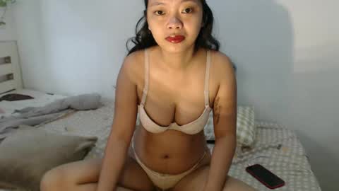 Snapshot of sweetpetitedates chatting on 12.29.24 Agathababes online show from 12.29.24