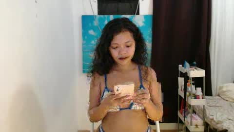 Snapshot of sweetpetitedates chatting on 02.14.25 Agathababes online show from 02.14.25