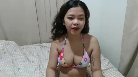 Snapshot of sweetpetitedates chatting on 02.01.26 Agathababes online show from 02.01.26