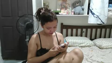 Snapshot of sweetpetitedates chatting on 03.26.26 Agathababes online show from 03.26.26