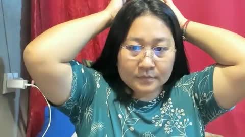 Snapshot of sweetpilipina88 chatting on 04.22.26 MIA online show from 04.22.26
