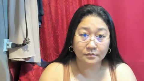 Snapshot of sweetpilipina88 chatting on 05.13.26 MIA online show from 05.13.26