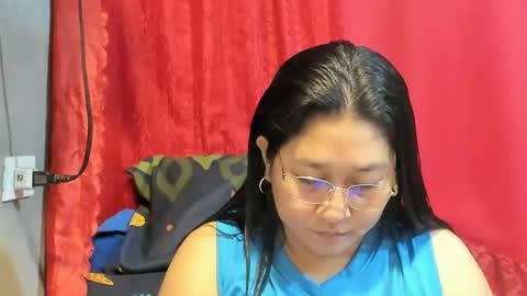 Snapshot of sweetpilipina88 chatting on 05.18.26 MIA online show from 05.18.26