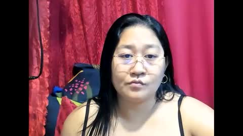 Snapshot of sweetpilipina88 chatting on 05.24.26 MIA online show from 05.24.26