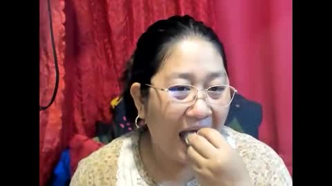 Snapshot of sweetpilipina88 chatting on 05.25.26 MIA online show from 05.25.26