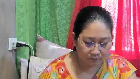 Snapshot of sweetpilipina88 chatting on 06.09.26 MIA online show from 06.09.26