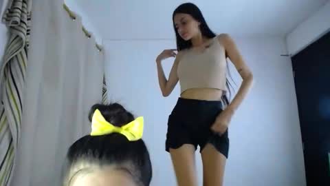 Snapshot of sweetpink1_ chatting on 09.17.25 Caro Lily online show from 09.17.25