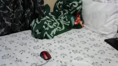 Snapshot of sweetqueen04 chatting on 12.05.24 princess Nelly online show from 12.05.24