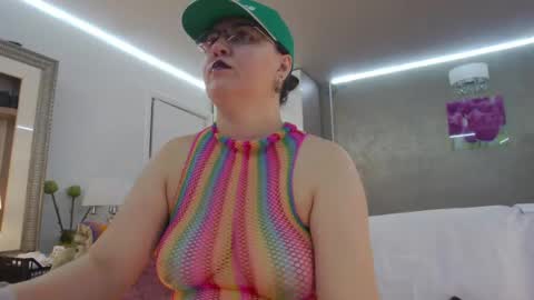 SweetRaisa online show from 05.02.26