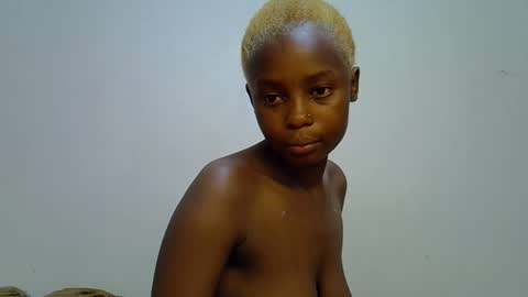 Snapshot of sweetrall chatting on 02.08.26 Lilly online show from 02.08.26