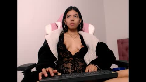 sweetscaarlett online show from 03.25.26