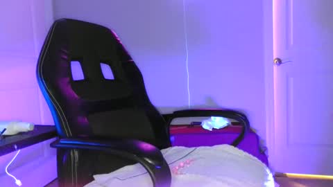 Sweetscar22 online show from 12.28.24