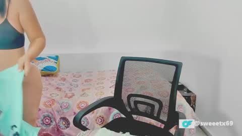 Snapshot of sweetsquirtx23 chatting on 12.19.24 lili online show from 12.19.24