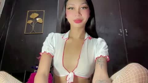 Snapshot of sweetstares chatting on 05.17.26 yanny online show from 05.17.26