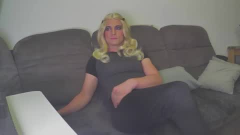 Snapshot of sweettreasurer chatting on 04.17.26 SweetTreasurer online show from 04.17.26
