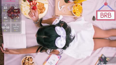 sweetviolet___ online show from 10.19.25