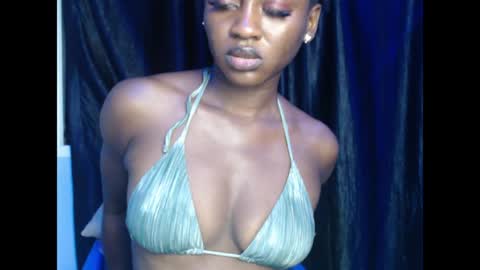 Snapshot of sweetxdesire chatting on 05.19.26 sweetxdesire online show from 05.19.26