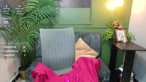 Snapshot of sweety_smilee chatting on 02.22.26 Emma online show from 02.22.26