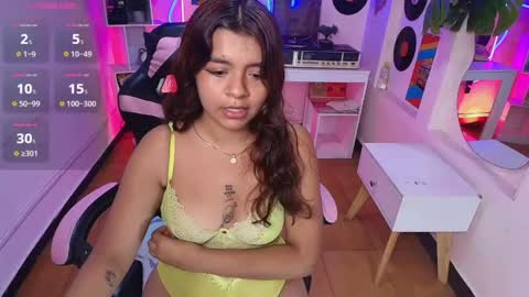Snapshot of sweety_smilee chatting on 05.20.26 Emma online show from 05.20.26