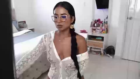 Snapshot of sweetyaya_ chatting on 09.19.25 yaya online show from 09.19.25
