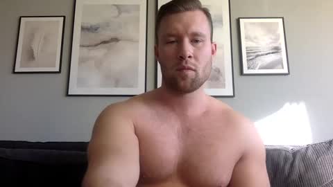 Snapshot of swekingxx chatting on 02.18.25 swekingxx online show from 02.18.25