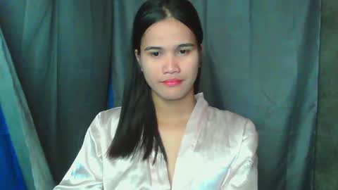 Snapshot of swettie_rhea chatting on 04.19.26 Rhea online show from 04.19.26