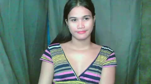 Snapshot of swettie_rhea chatting on 04.22.26 Rhea online show from 04.22.26