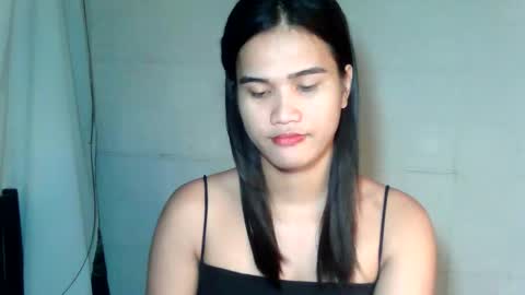 Snapshot of swettie_rhea chatting on 05.18.26 Rhea online show from 05.18.26