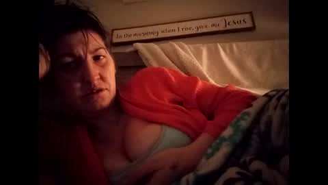 Snapshot of swollenclitneedsdad chatting on 12.17.25 swollenclitneedsdad online show from 12.17.25