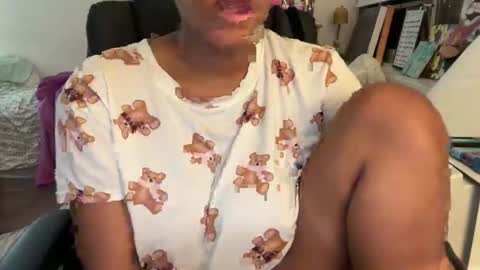 Snapshot of sxckadelilah chatting on 10.17.25 SxckADelilah online show from 10.17.25