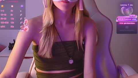 Snapshot of sydney_max chatting on 02.26.25 Milena online show from 02.26.25