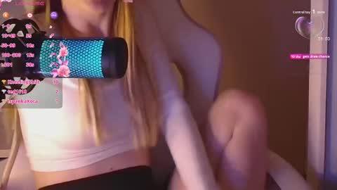 Snapshot of sydney_max chatting on 10.10.25 Milena online show from 10.10.25