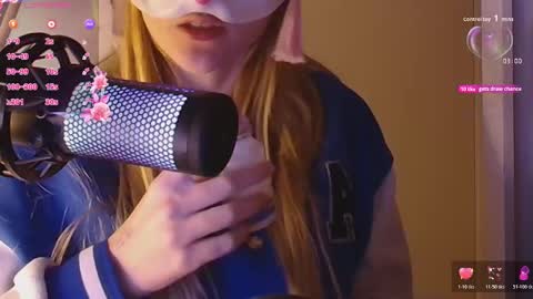 Snapshot of sydney_max chatting on 10.23.25 Milena online show from 10.23.25